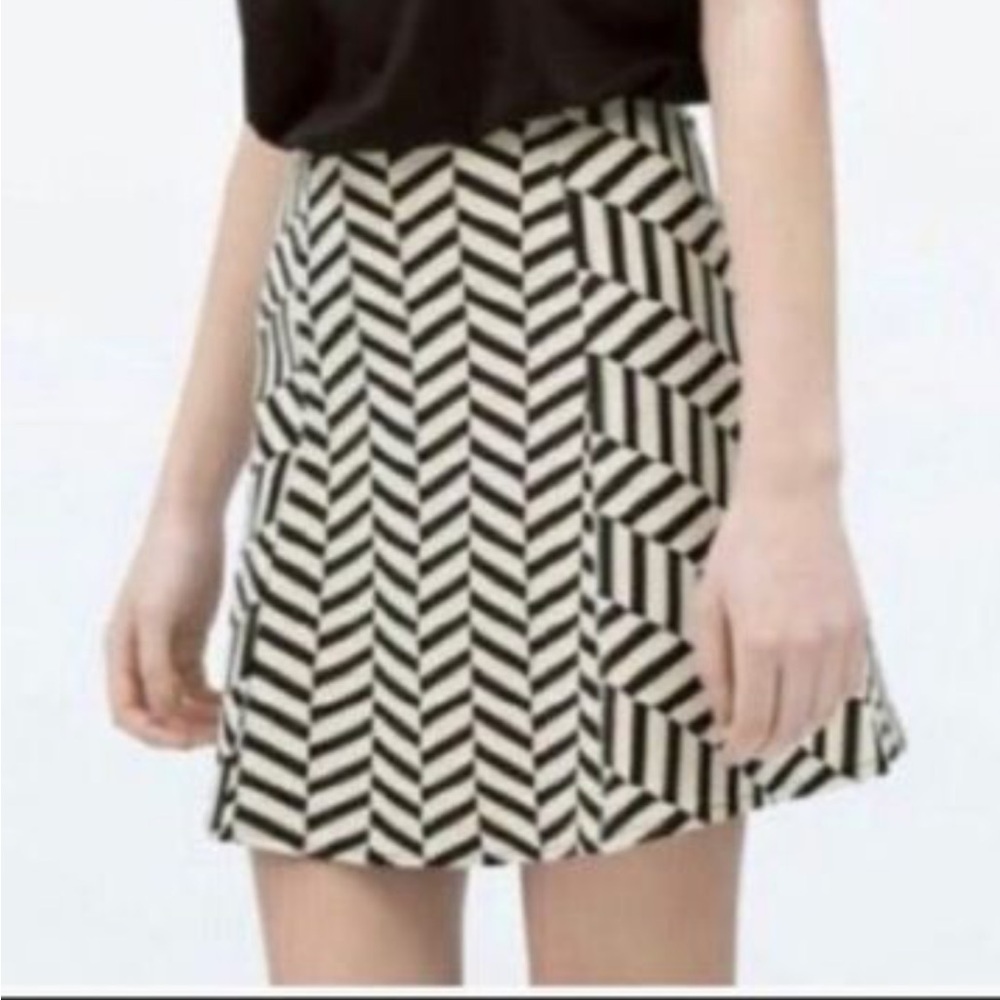 Zara Trafaluc stretchy skirt black/white
